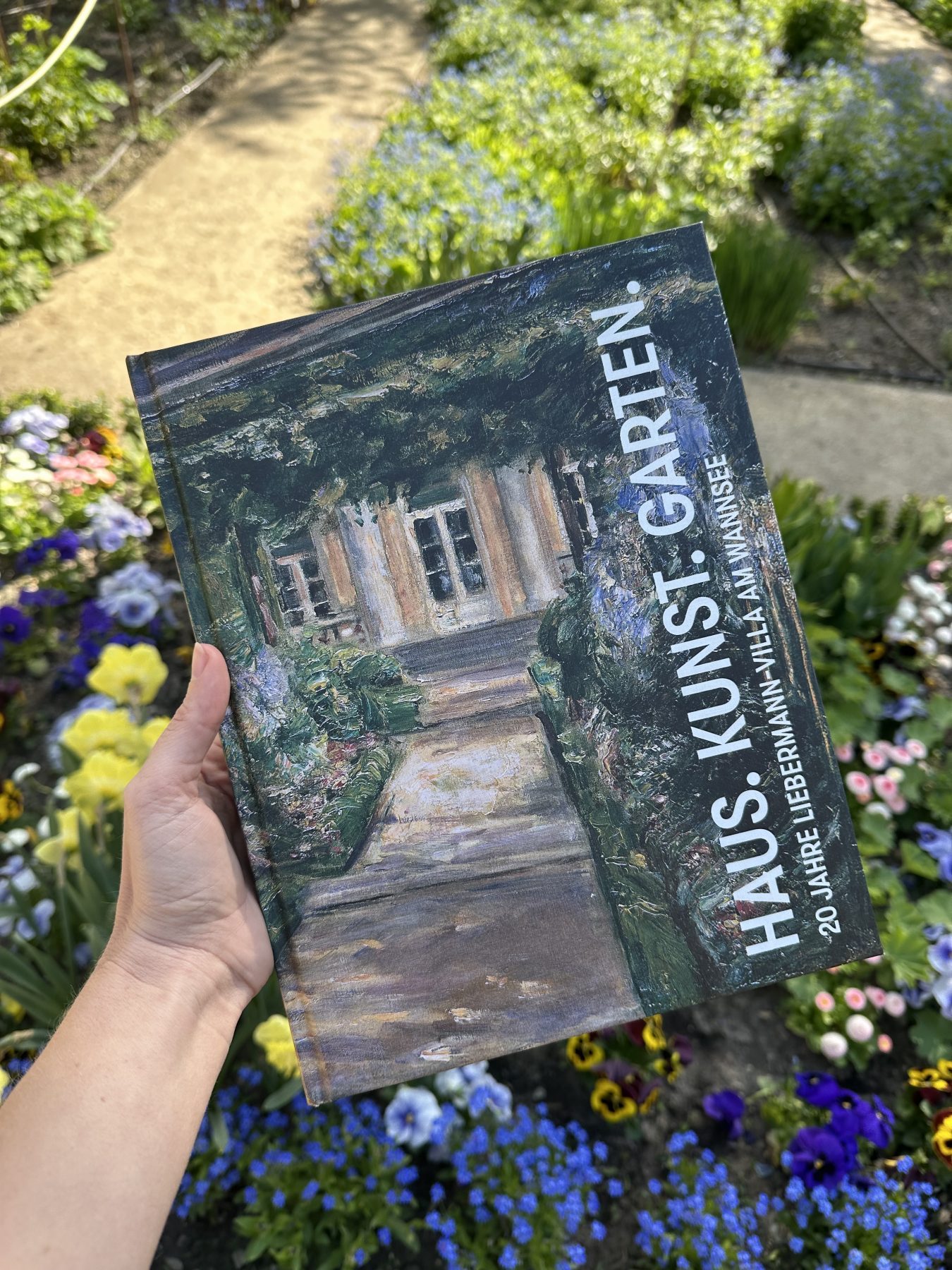 Neue Jubiläumspublikation "Haus. Kunst. Garten", erschienen im Verlag Sandstein Kultur 2026