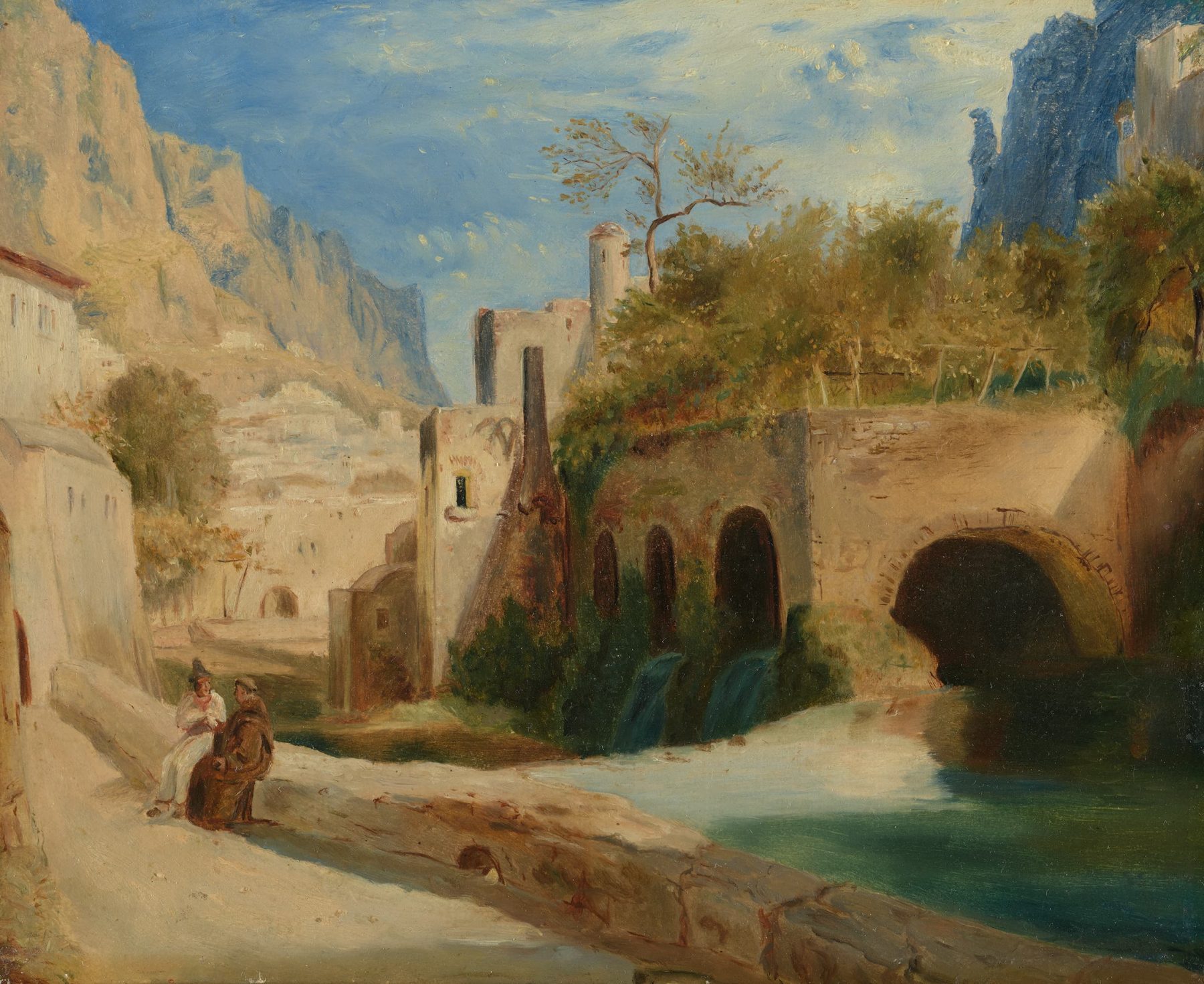 Eine helle Landschaft mit Gemäuern, einem Fluss in der Mitte und zwei Personen, die links neben dem Fluss auf einer Mauer sitzen.