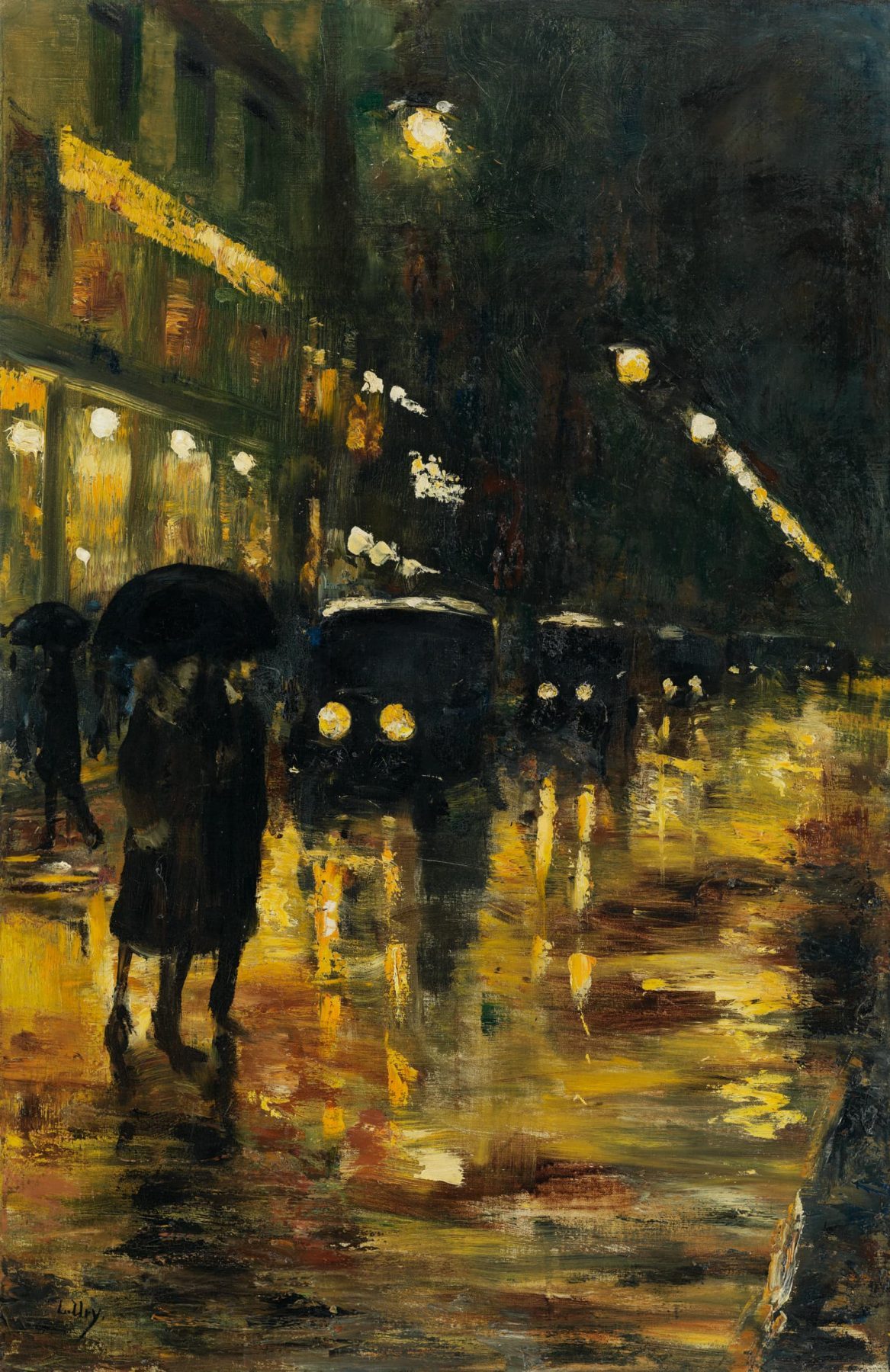 Berlin bei Nacht. Vor einem Café gehen schwarze Gestalten unter einem Regenschirm und im Hintergrund stehen parkende Autos.
